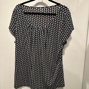 Worthington Black and White Geometric Blouse
